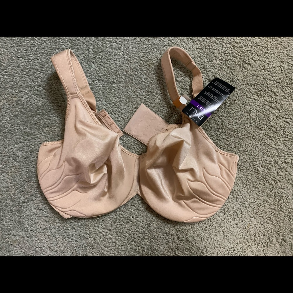 NWT Bali Underwire Lift Bra. Size 38DD